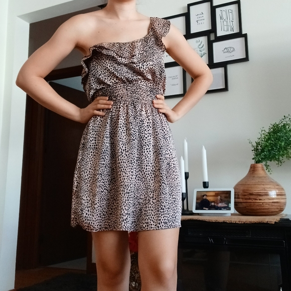 ⚡️SALE⚡️🌱Host Pick🌱Forever 21 Blush and Black One Shoulder Dress - Picture 3 of 8